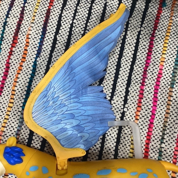 Disney Elena of Avalor SKYLAR Toy - Wings Flap Blue and Yellow Cat Leopard - Picture 5 of 14